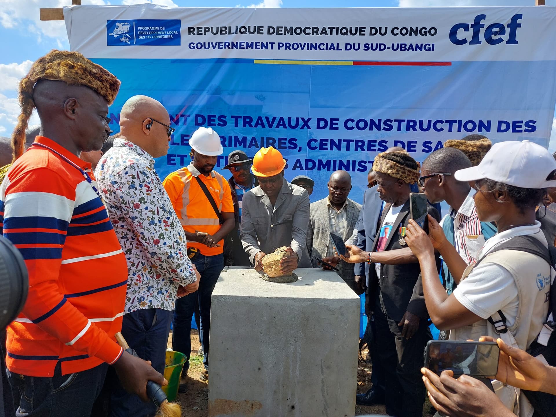 image en avant de PDL-145T/Sud-Ubangi : Le Gouverneur lance officiellement les travaux